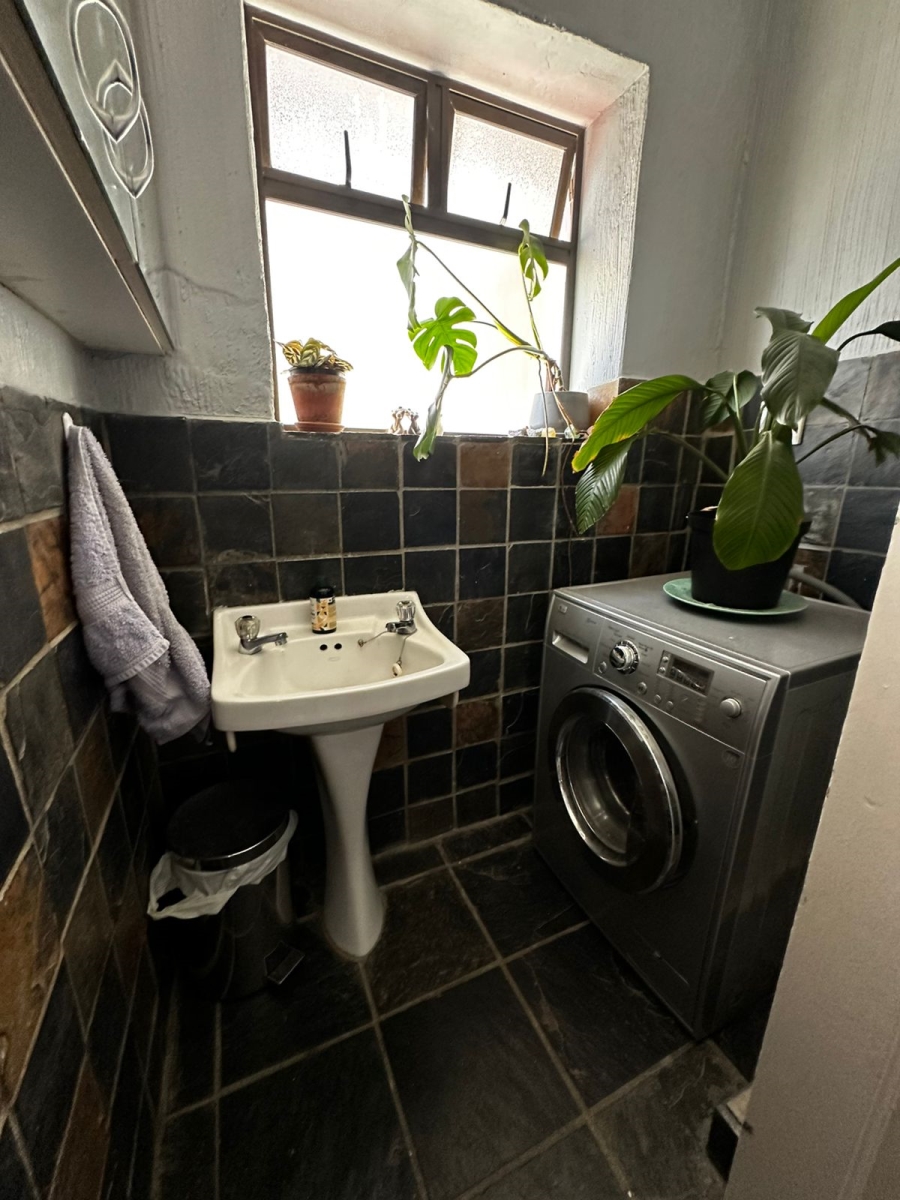 2 Bedroom Property for Sale in Sea Point Western Cape